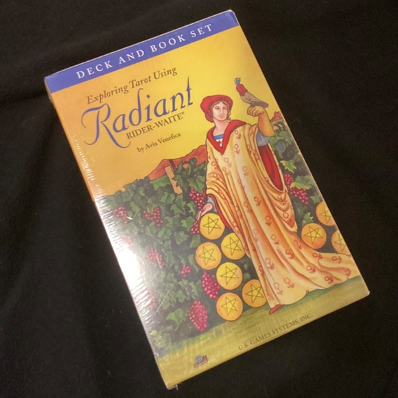 Exploring Tarot Using Radiant Rider-Waite® Tarot Set - Picture 5 of 6